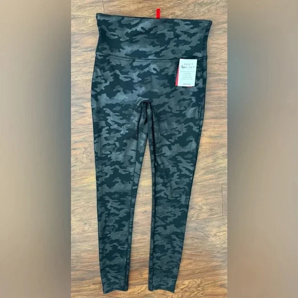 Spanx Faux Leather Camo Leggings Sporty Gorp Rock Streetwear Shaping NWT Small - Picture 1 of 10